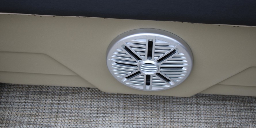 Sunchaser Boats Geneva Cruise 22 LR DH