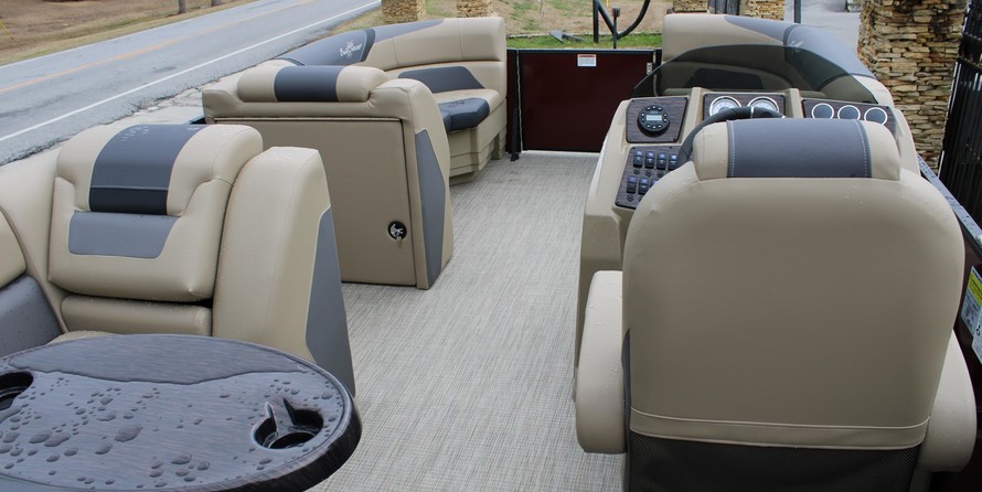 Sunchaser Boats Geneva Cruise 22 LR DH