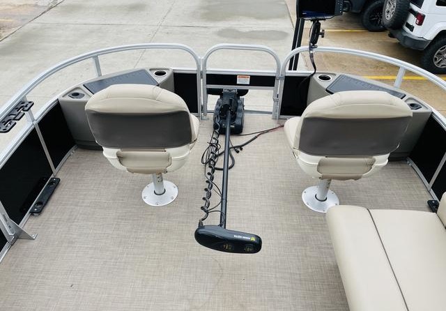 Sun Tracker Fishin Barge 20 DLX