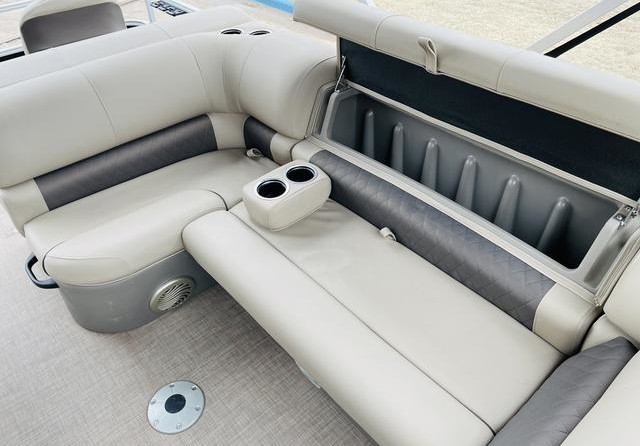 Sun Tracker Fishin Barge 20 DLX