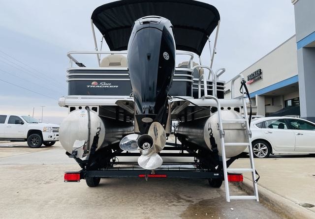 Sun Tracker Fishin Barge 20 DLX