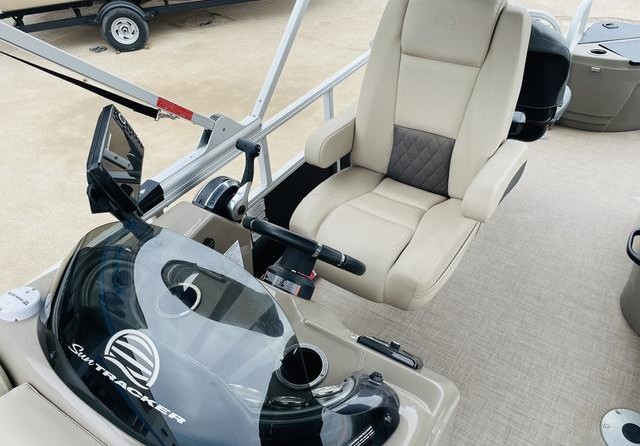 Sun Tracker Fishin Barge 20 DLX