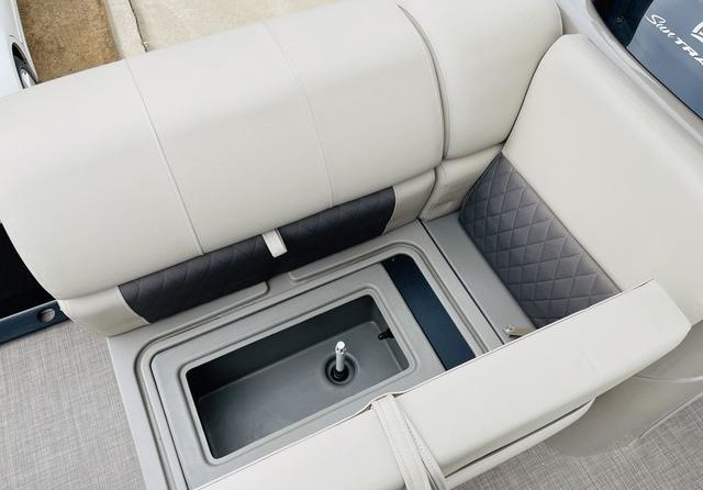 Sun Tracker Fishin Barge 20 DLX