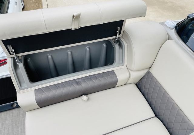 Sun Tracker Fishin Barge 20 DLX