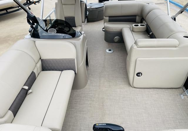 Sun Tracker Fishin Barge 20 DLX