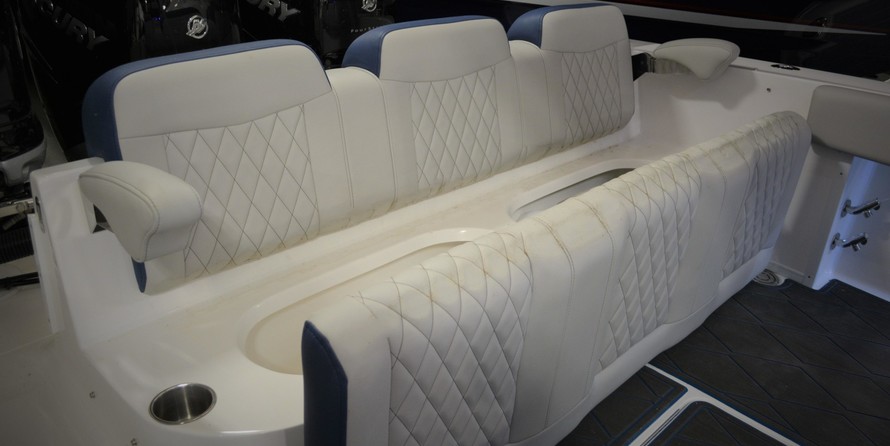 Fountain 38 center console te