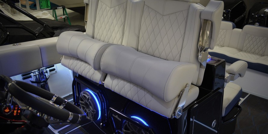 Fountain 38 center console te