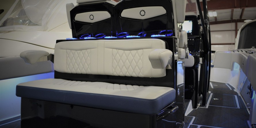 Fountain 38 center console te