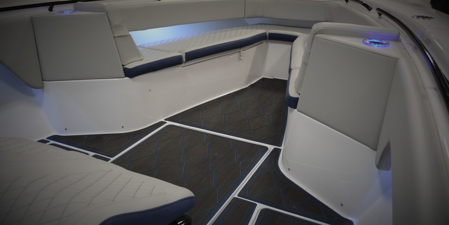 Fountain 38 center console te