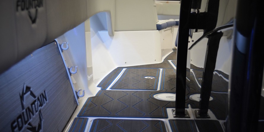 Fountain 38 center console te