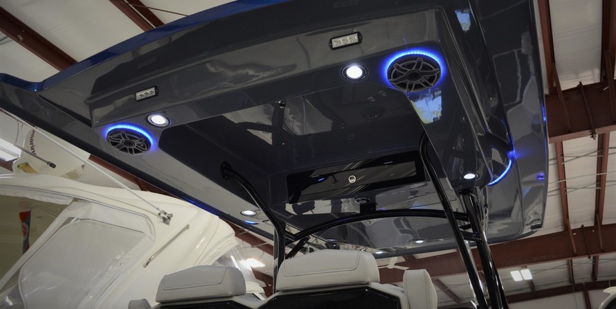 Fountain 38 center console te