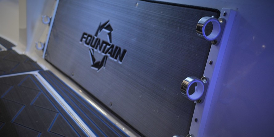 Fountain 38 center console te