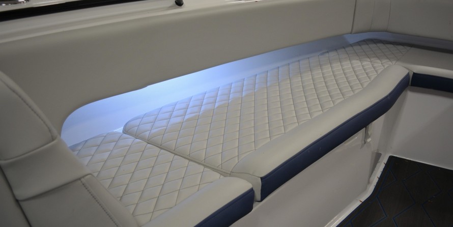 Fountain 38 center console te