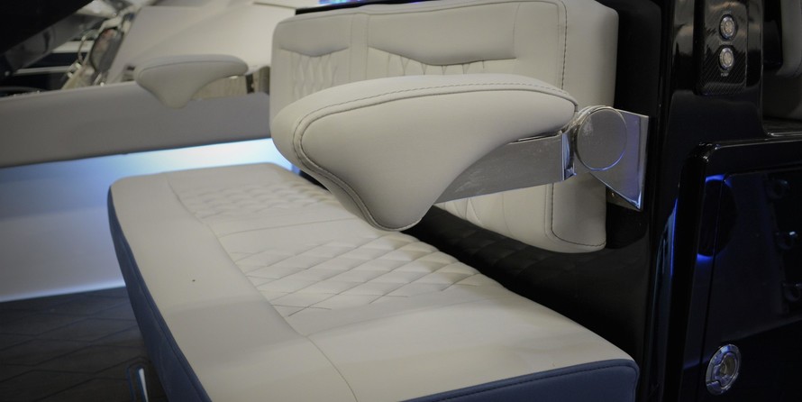 Fountain 38 center console te