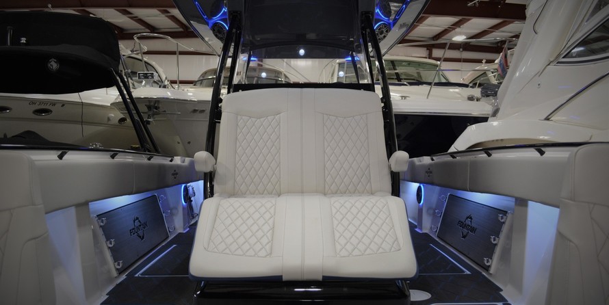 Fountain 38 center console te