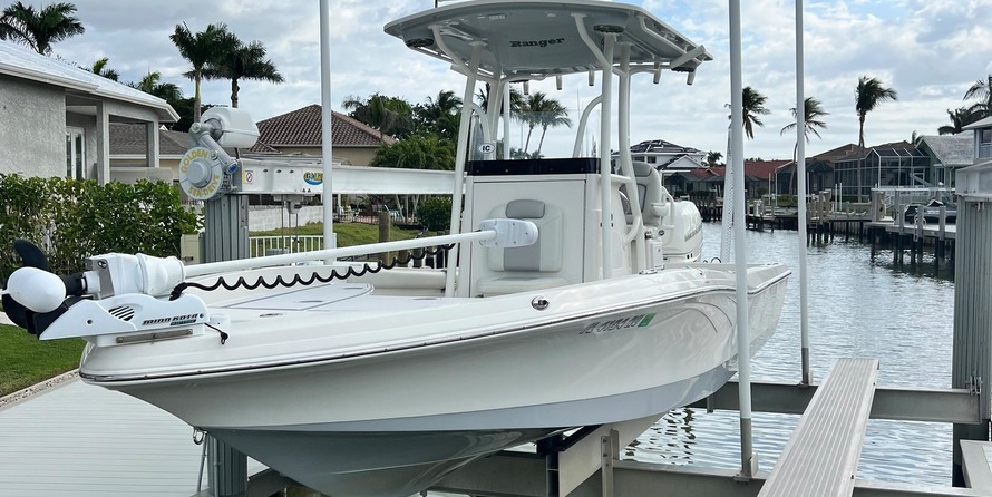 Ranger boats 2400 bay