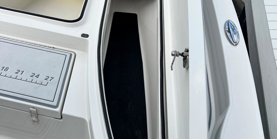 Ranger boats 2400 bay