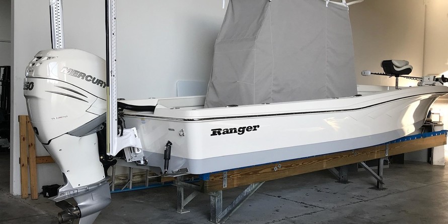 Ranger boats 2400 bay