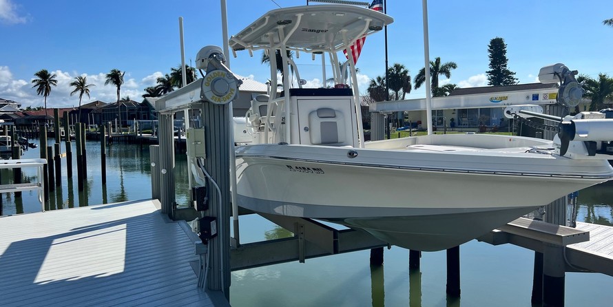 Ranger boats 2400 bay