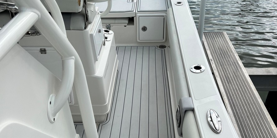 Ranger boats 2400 bay