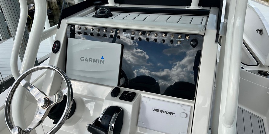 Ranger boats 2400 bay