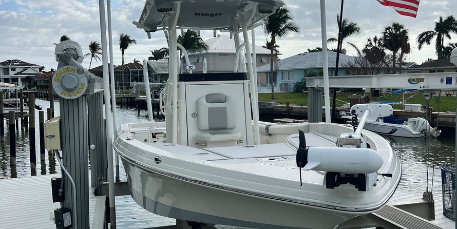 Ranger boats 2400 bay