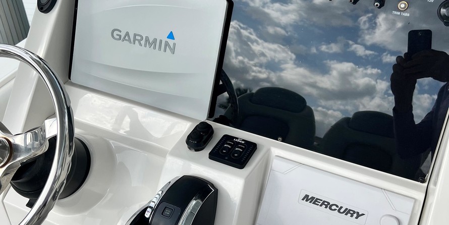 Ranger boats 2400 bay