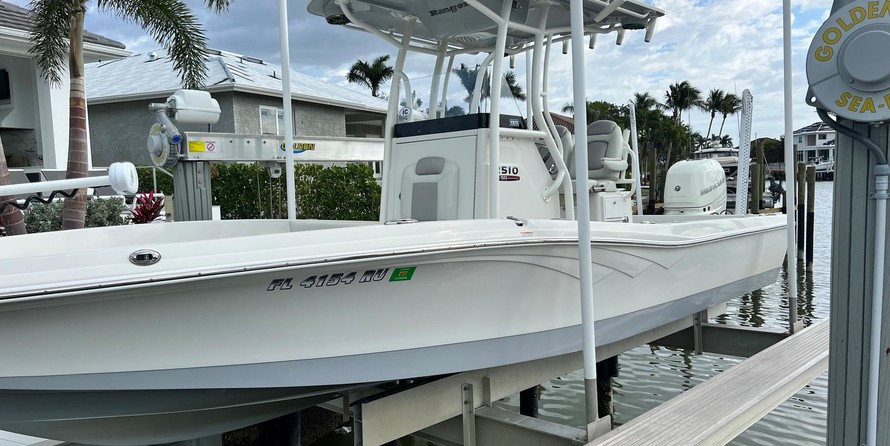 Ranger boats 2400 bay