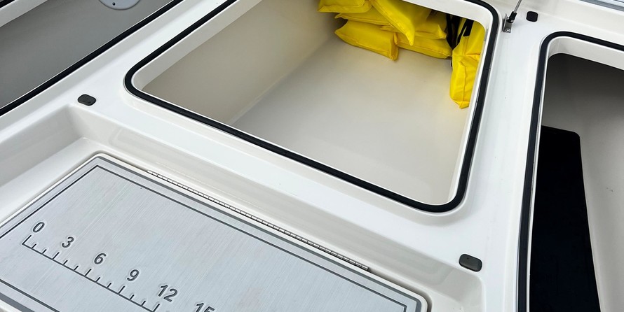 Ranger boats 2400 bay