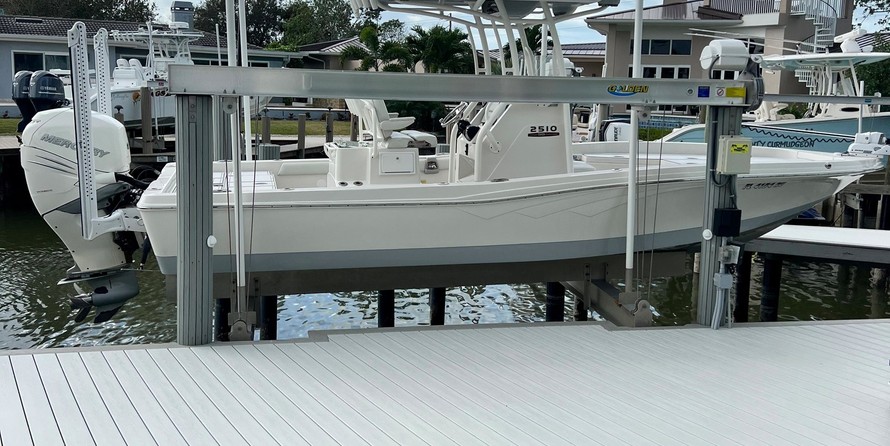 Ranger boats 2400 bay