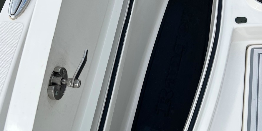 Ranger boats 2400 bay