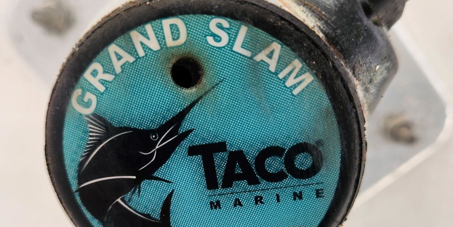 Glacier bay isle runner blue hull 2670