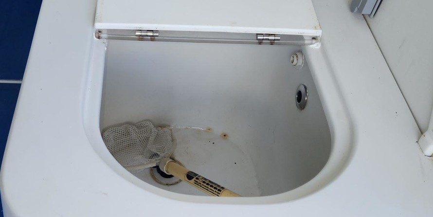 Glacier bay isle runner blue hull 2670