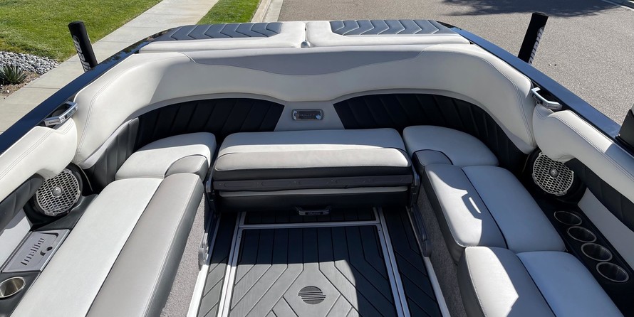 Malibu Wakesetter 25 LSV