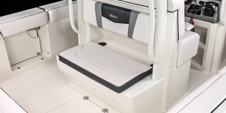 Robalo centre console r272