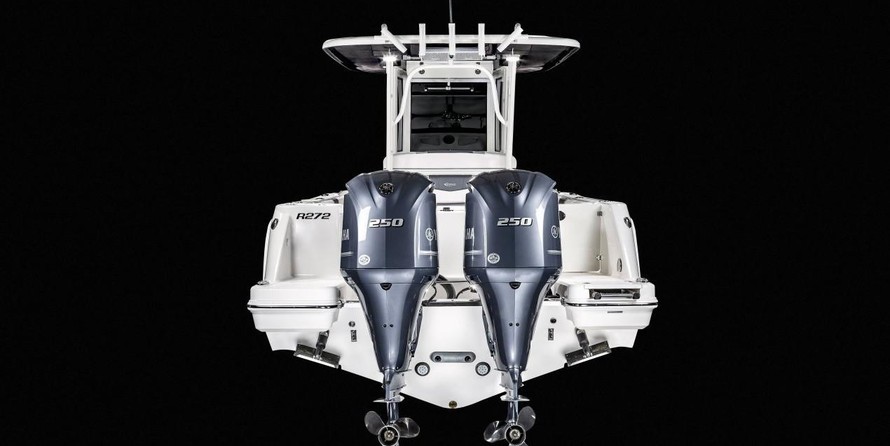 Robalo centre console r272