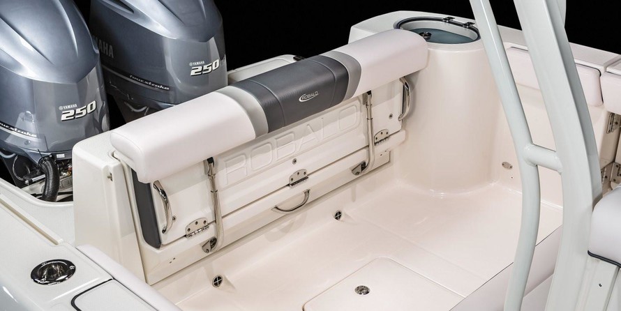 Robalo centre console r272