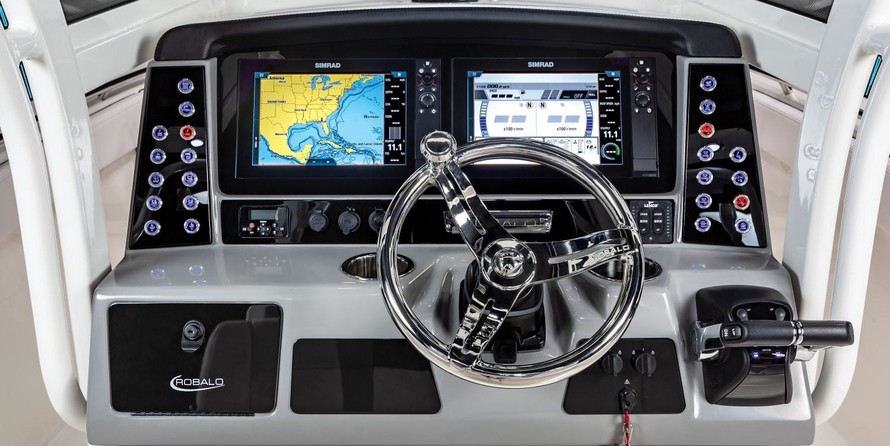 Robalo centre console r272