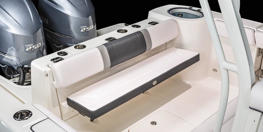 Robalo centre console r272