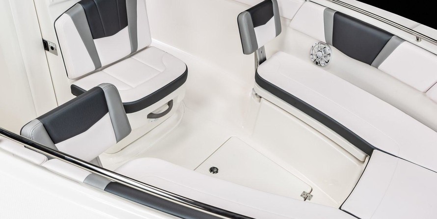 Robalo centre console r272