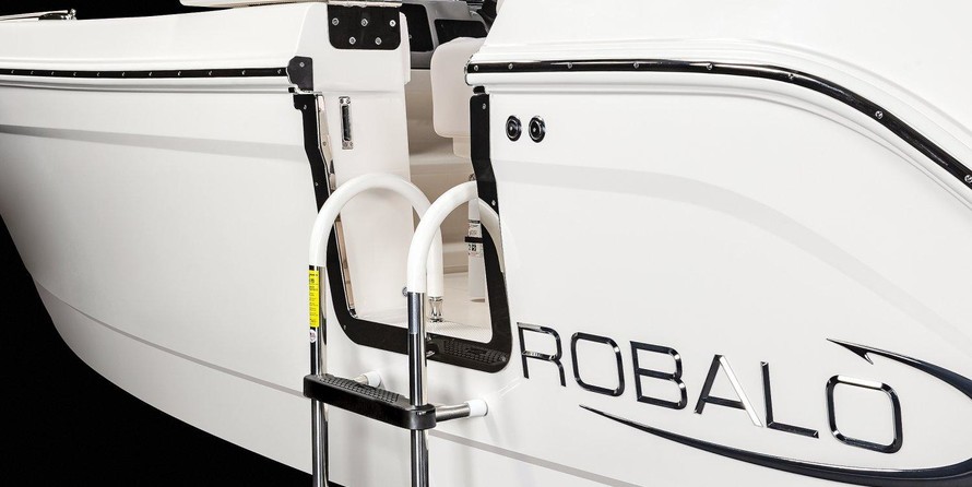 Robalo centre console r272