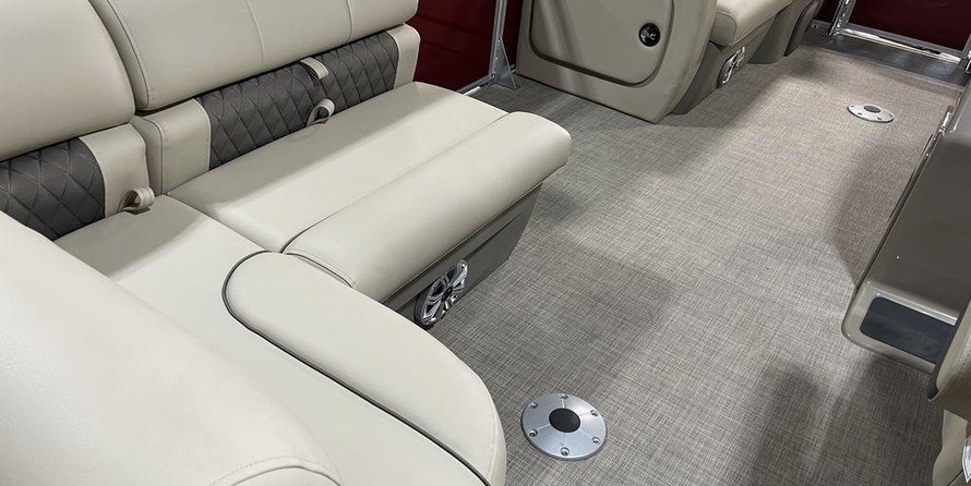 Sun Tracker Party Barge 22 DLX