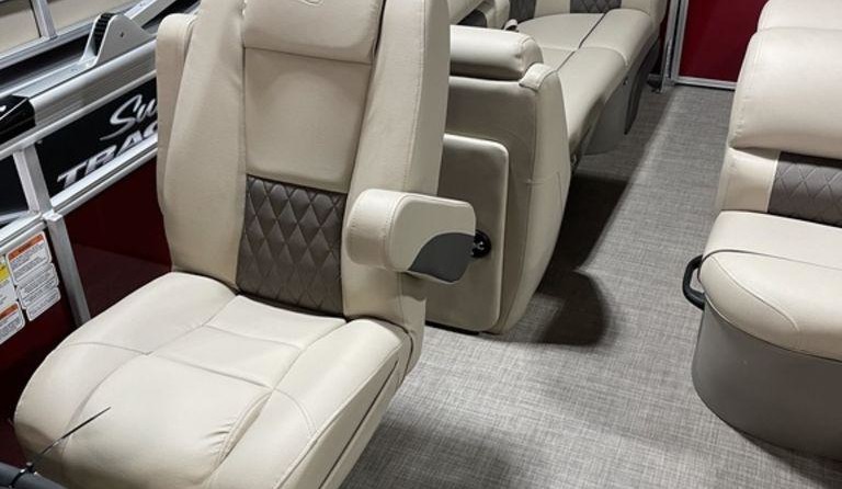 Sun Tracker Party Barge 22 DLX