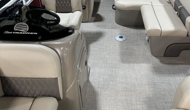 Sun Tracker Party Barge 22 DLX