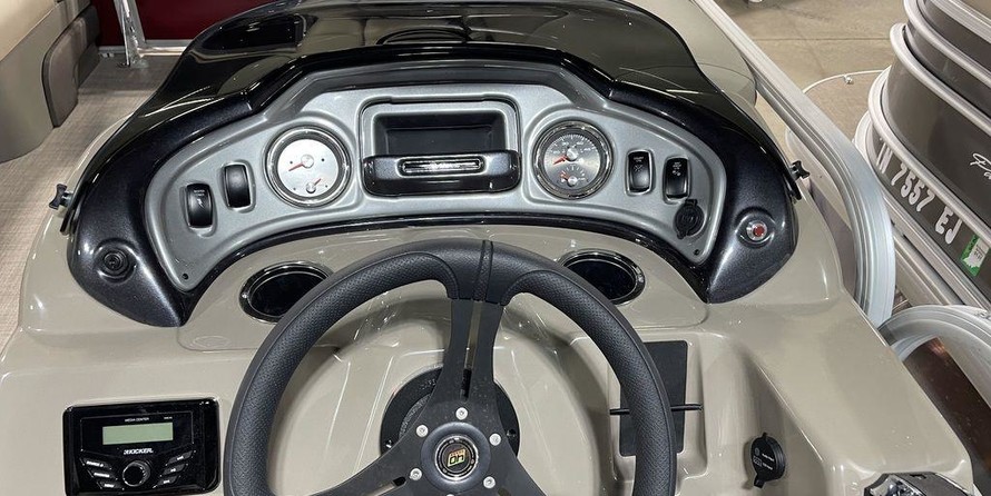 Sun Tracker Party Barge 22 DLX