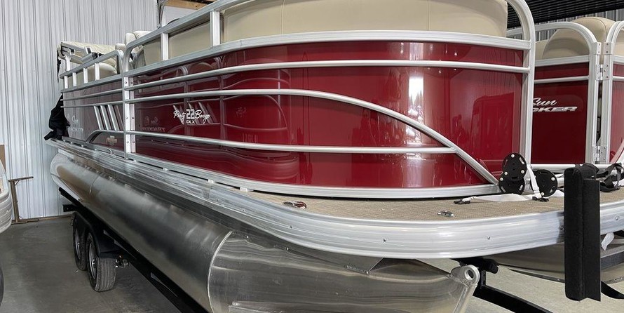 Sun Tracker Party Barge 22 DLX