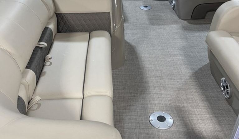 Sun Tracker Party Barge 22 DLX