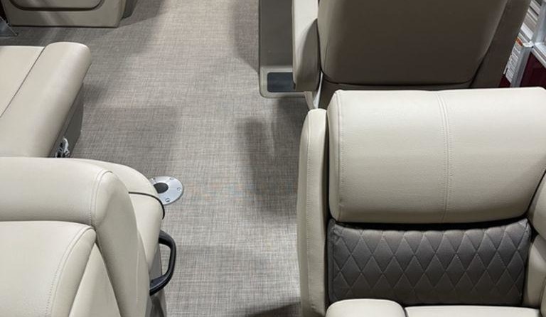 Sun Tracker Party Barge 22 DLX