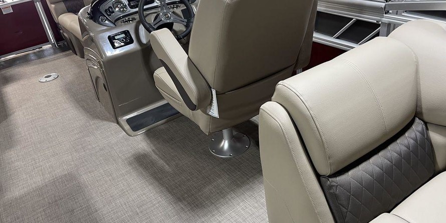 Sun Tracker Party Barge 22 DLX