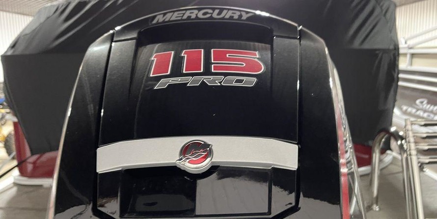 Sun Tracker Party Barge 22 DLX